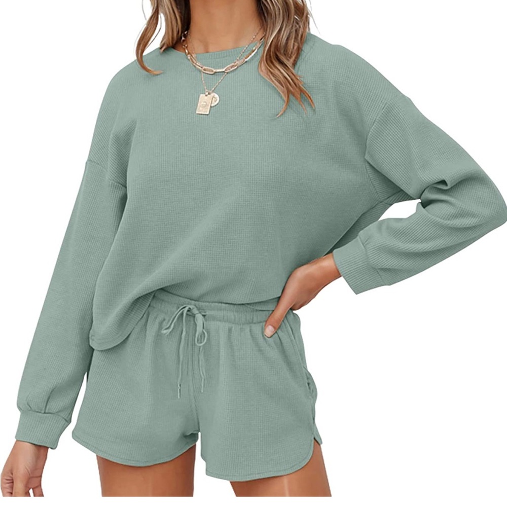 Merokeety women’s pajamas in green